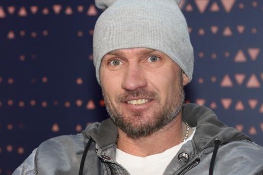     Двусторонняя пневмония и деформация легких: состояние Романа Костомарова ухудшилось