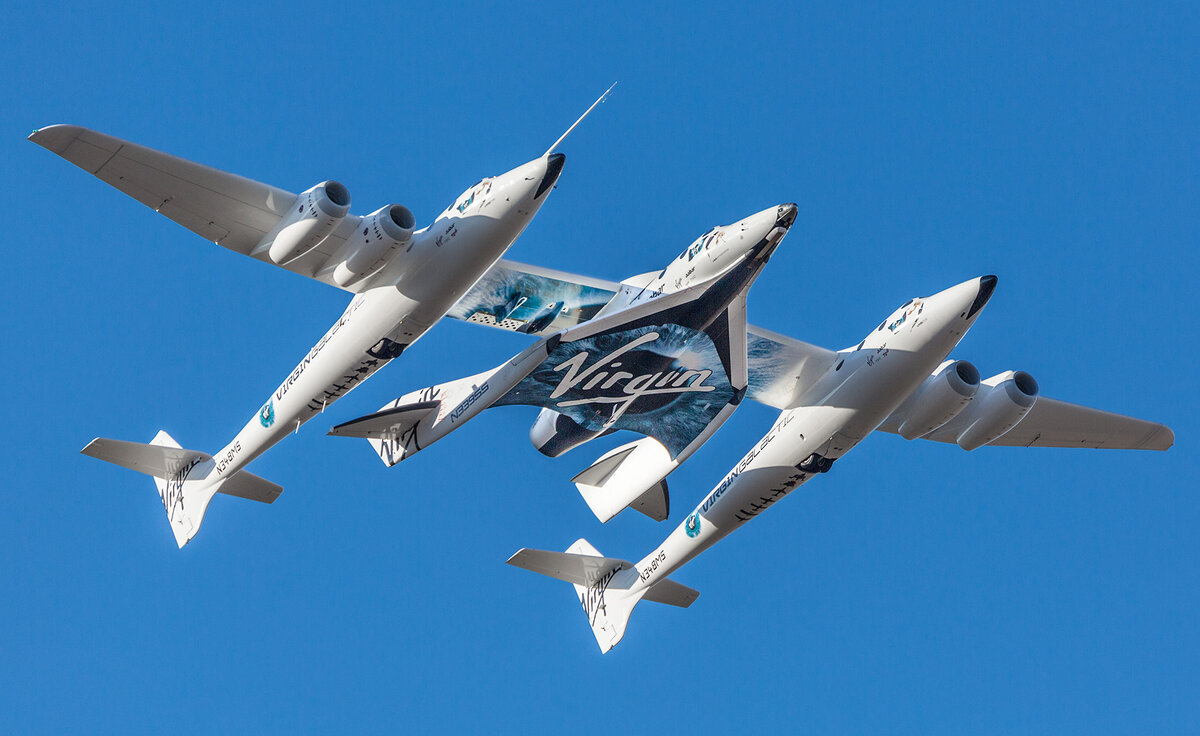 Бесполезный суборбитальный SpaceShipTwo запускают со специального самолёта носителя