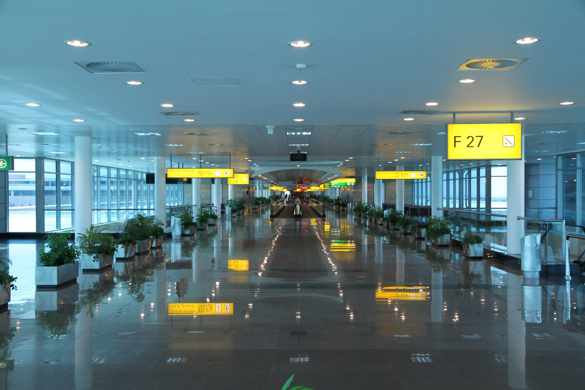 Аэропорт дубай dxb. Баоань аэропорт. Терминал 3. Третий терминал аэропорта хитроу. Терминал 3.