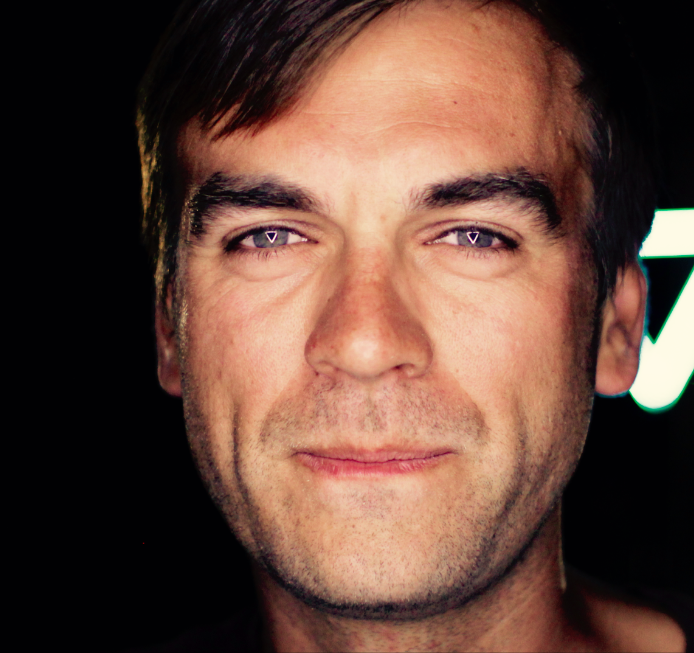 Клип который ратируеться в музыкальном разделе развлекательного телеканала 2х2 (Россия):