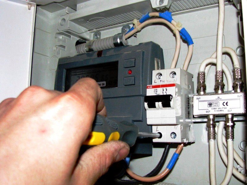 Если вам никогда не приходилось делать этого самостоятельно, то лучше заручиться поддержкой специалиста.