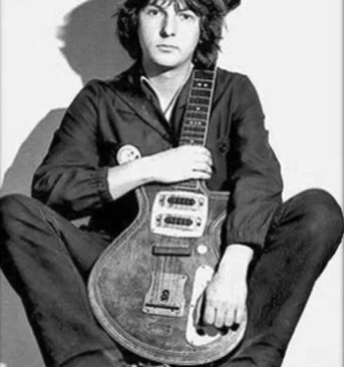 Майк Науменко в этом году записал альбом «Сладкая N и другие». 