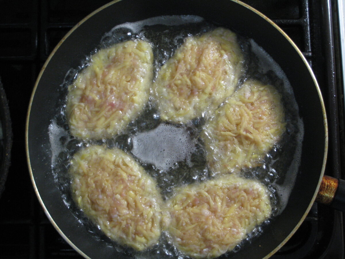 Наверное, самые ленивые драники с мясом на сковороде.Вкусно и сытно.  Пошаговый рецепт с фото. | STASNET | Дзен