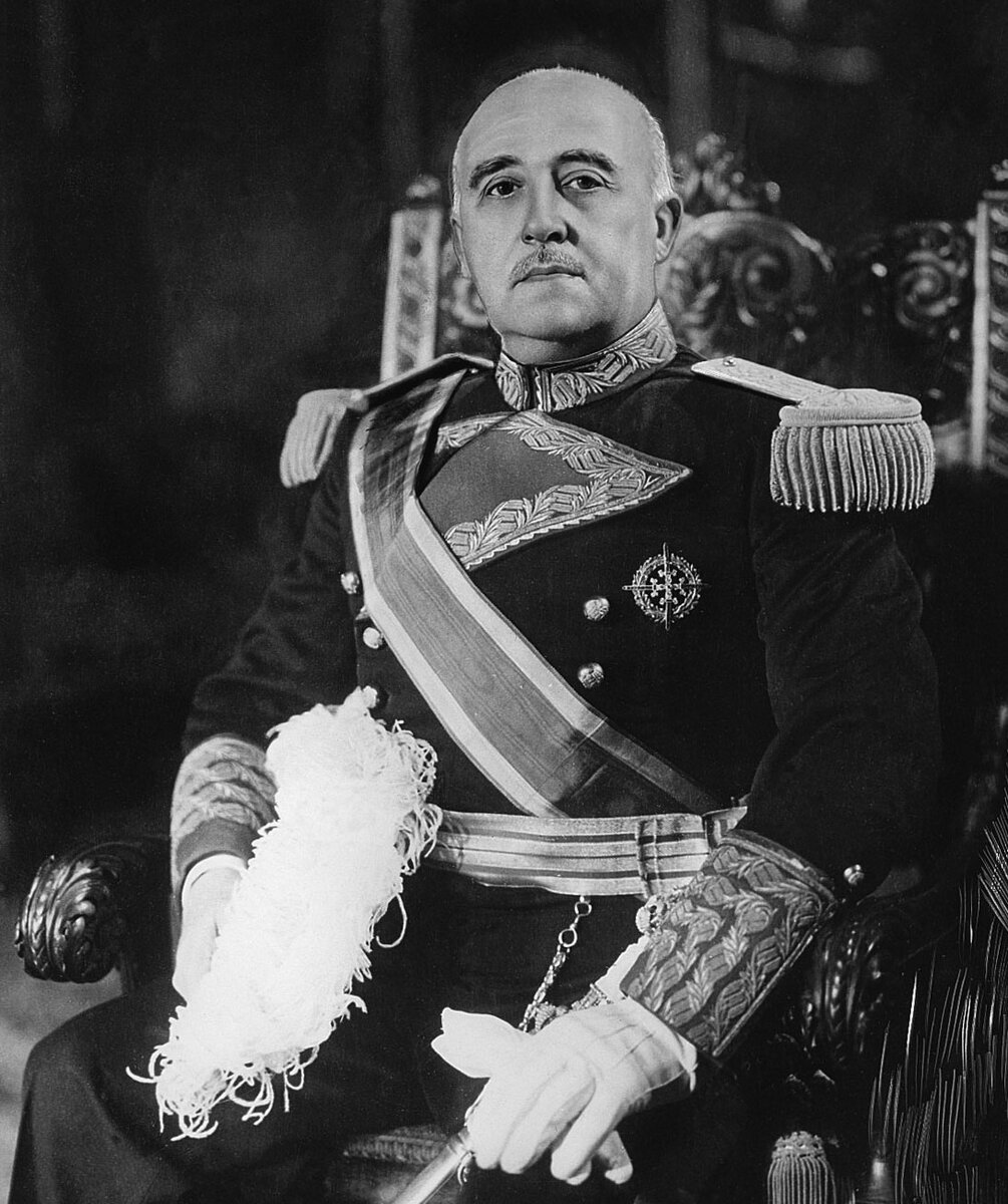 4 декабря 1892 года -  20 ноября 1975 года. 