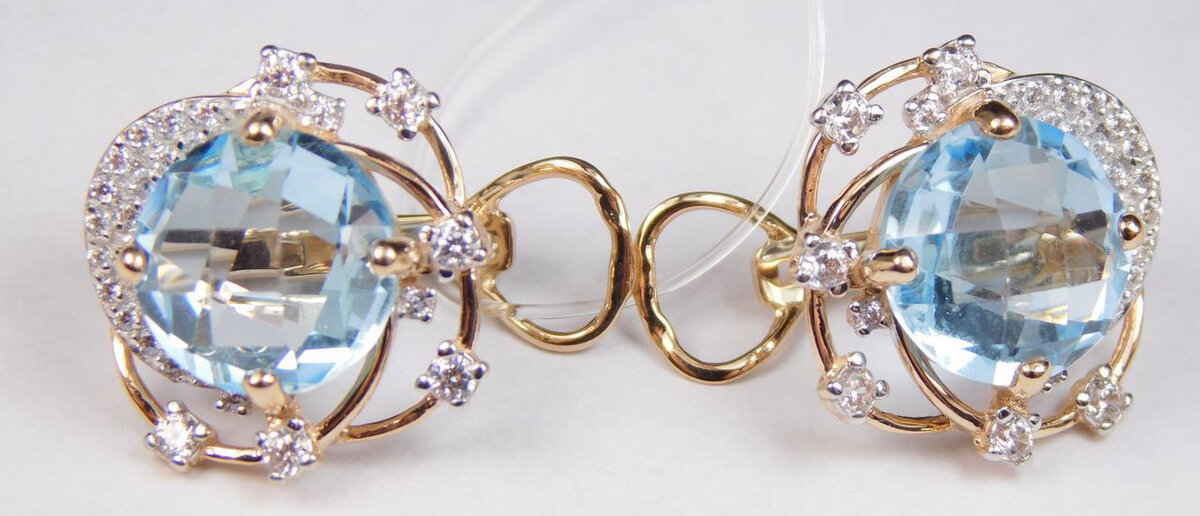 Абсолютно безопасные топазы Sky Blue с чистым небесным цветом и идеальной прозрачностью.