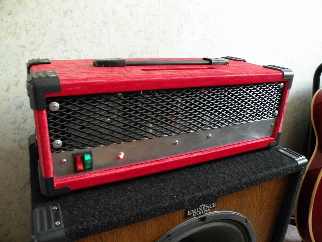 Ламповая голова ручной сборки. Декоративное покрытие - красная винилискожа