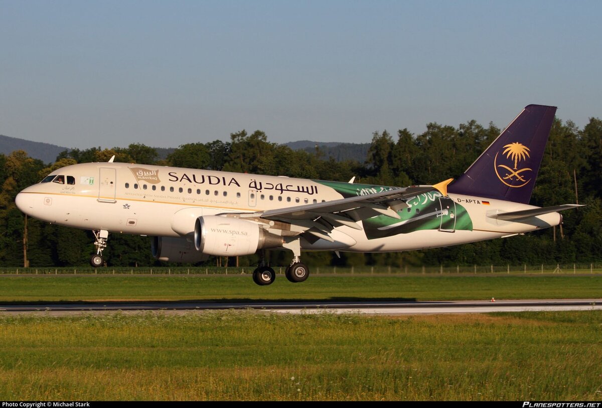 Саудовскому государственному перевозчику Saudia были сданы в аренду с экипажем Airbus A319 (в салоне — только кресла бизнес класса) для рейсов между Эр-Риядом и Джиддой