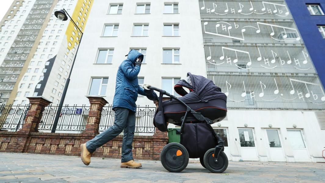 Пособия по уходу за ребенком и декретные выплаты увеличатся. Фото: ИЗВЕСТИЯ/Михаил Терещенко