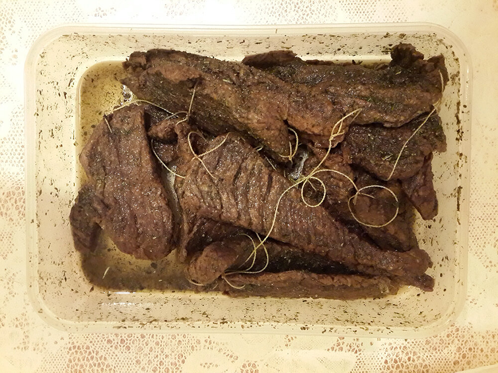 Отмываю и пропитываю мясо коньяком