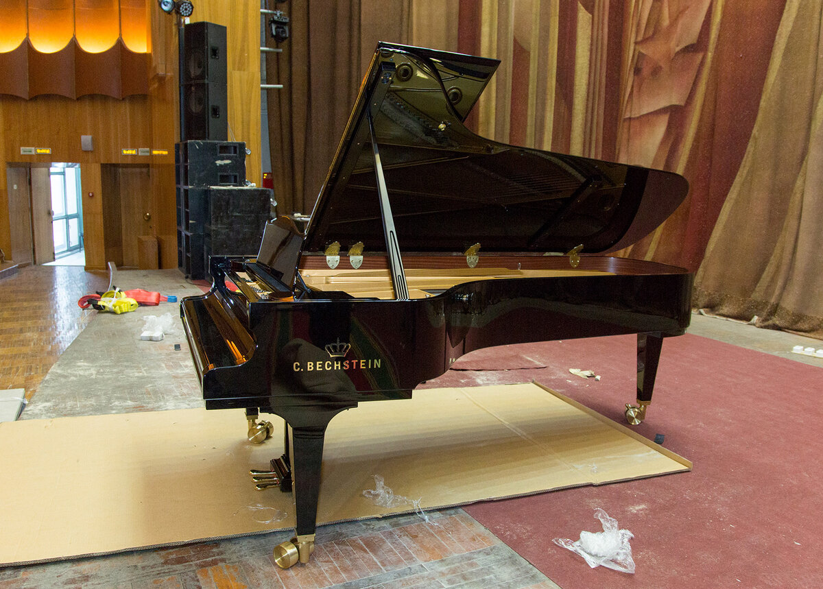 Кочкин приобрел в магазине концертный рояль. W120bl пианино акустическое, черное wendl&lung. Кочкин приобрел в магазине концертный рояль. Рояль эстония кабинетный. Пианино эстония.