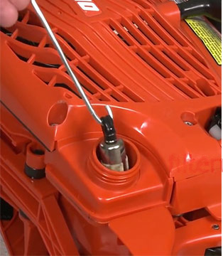 Достаньте фильтр из топливного бака