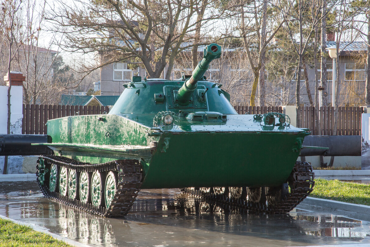 В парке военной техники Анапы установили плавающий танк ПТ-76 |  город-курорт Анапа | Дзен