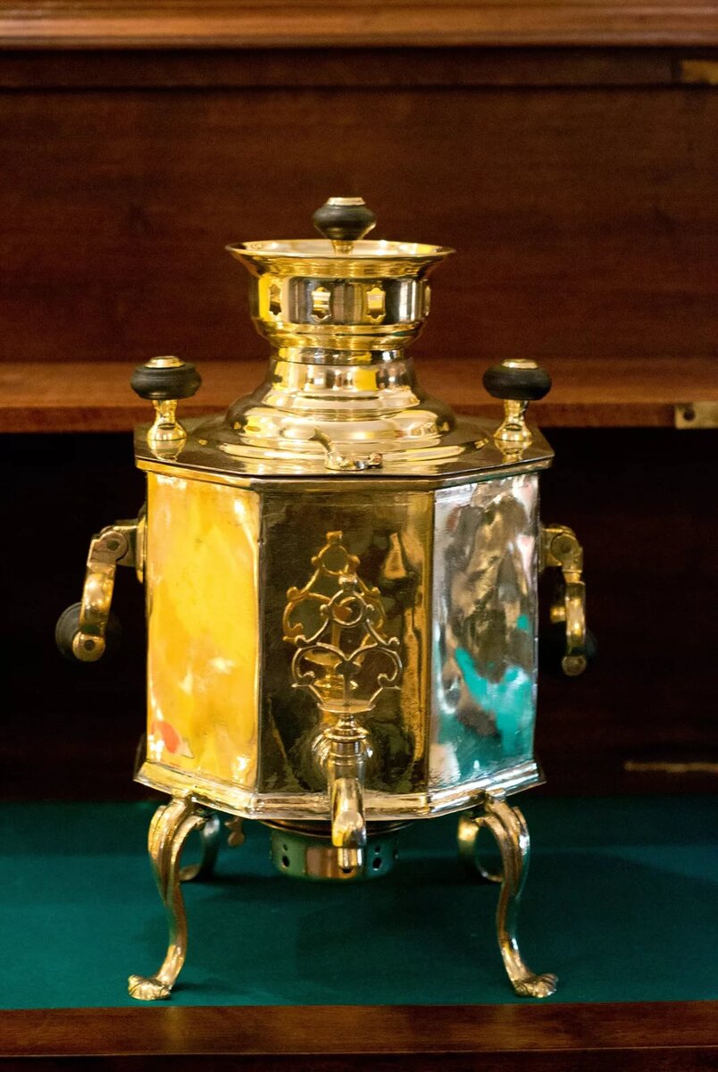  Латунный самовар на 2 литра 1778 года. 