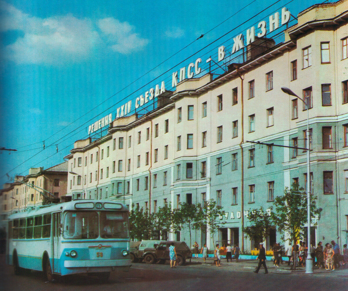 В городе 70 000. Советская Пенза. Пенза 90 годы. Пенза СССР. Пенза СССР гостиница Сура.