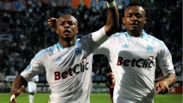 Ни для кого не секрет, что многие дети растут на примере своих родителей или родственников. Неудивительно, что любовь к футболу также передается в семье от поколения к поколению. По этой причине нередки случаи, когда сыновья величайших в прошлом футболистов идут по стопам отцов (Зидан, Веа, Клюйверт и многие другие).
