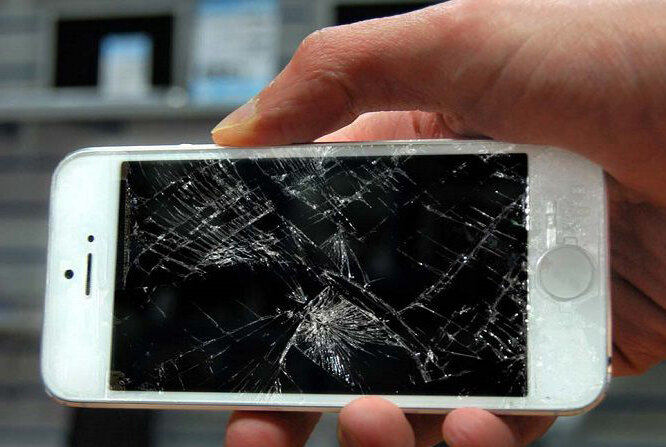 Почему не надо менять дисплей iphone своими руками как перефразировать
