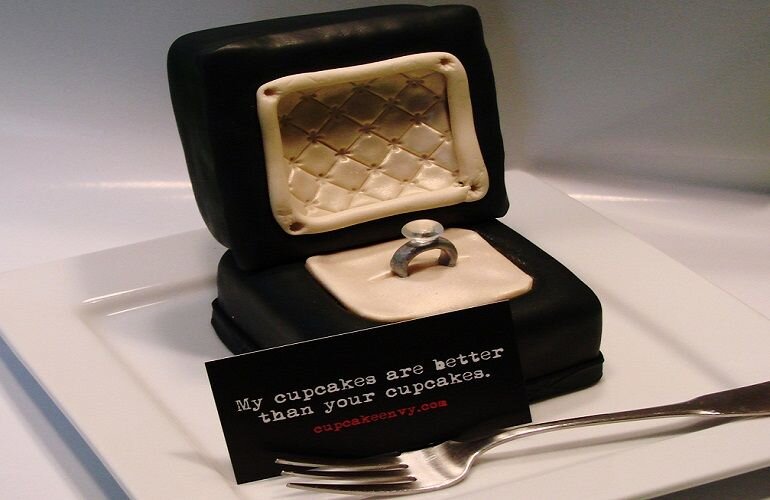 Мужчины, представляете как обрадуется любимая девушка, если вы подарите ей обручальное кольцо вот в такой вот форме? Ответом на вопрос будет только "Да!".