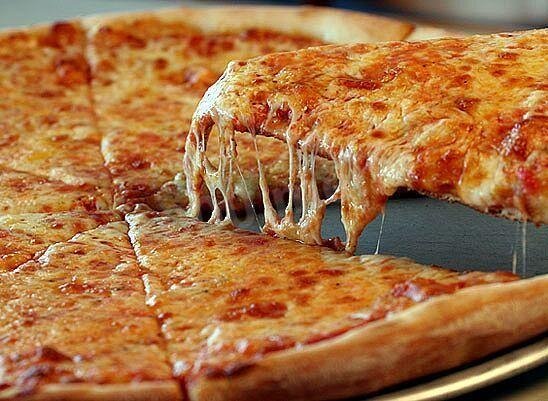 Очень быстрая в приготовлении пицца . недорого и очень вкусно