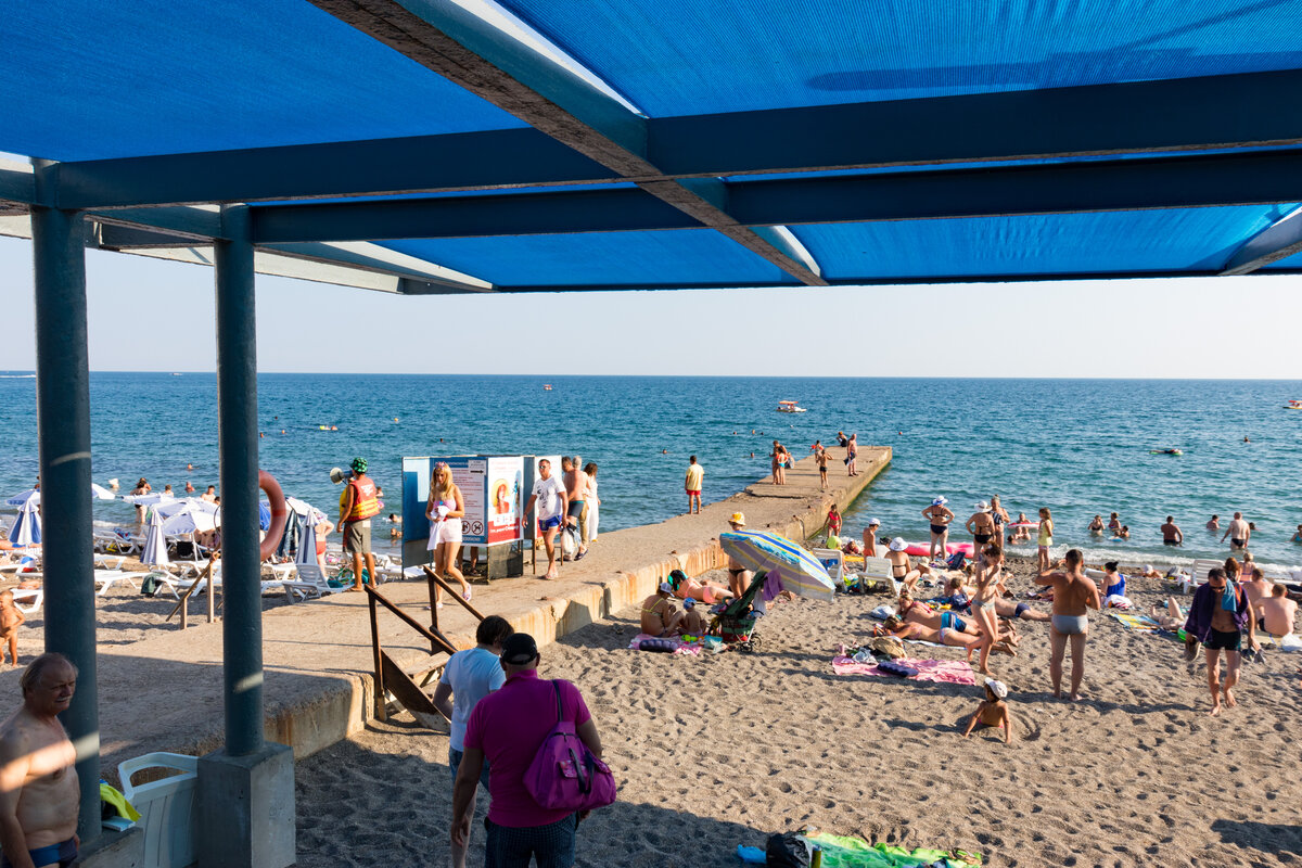 Пляж в Судаке (Крым). Минусы и плюсы
