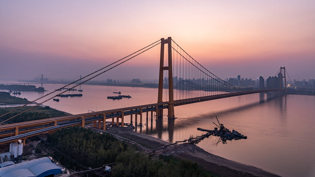 Двухуровневый висячий мост Yangsigang Yangtze River Bridge