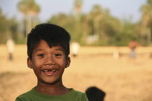 pixabay.com/ru/photos/смеяться-разрыв-мальчик-ребенка-4558471/