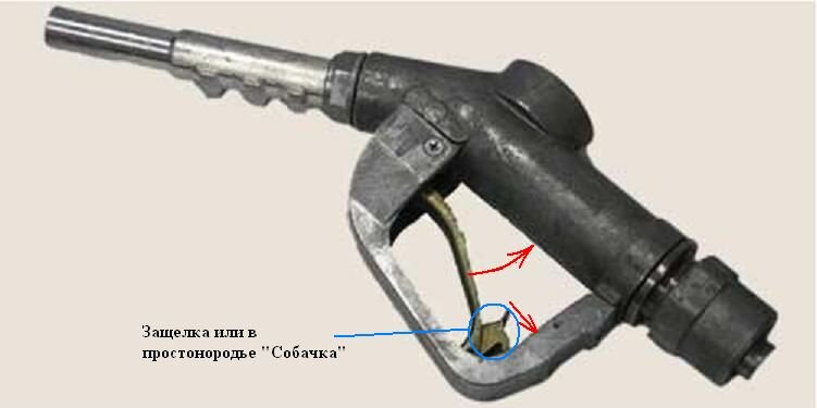 Если на АЗС не оказалось заправщиков, отчаиваться не стоит. Нужно сделать следующее: