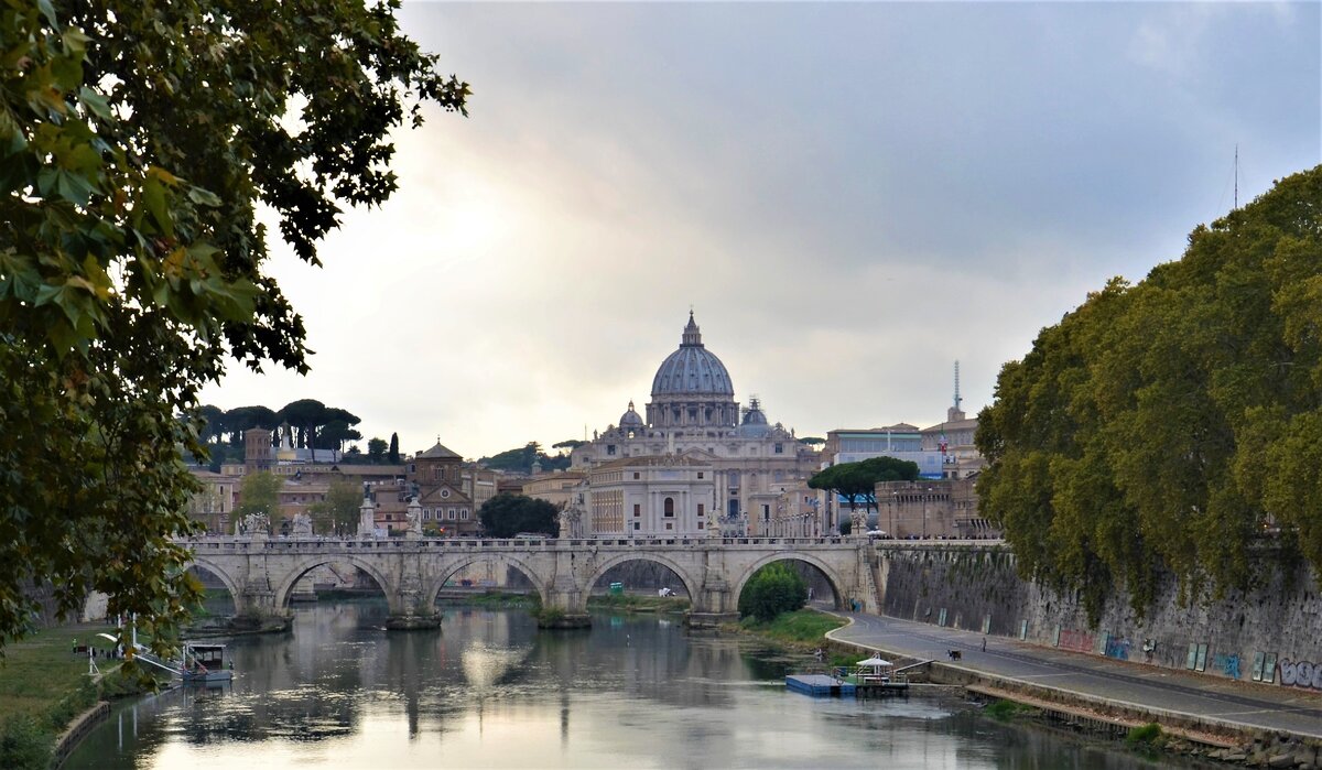 Вид на собор San Pietro и мост Sant`Angelo, Рим