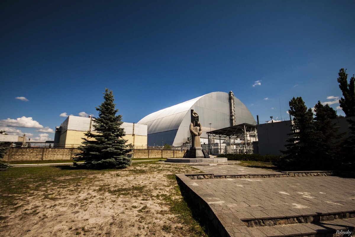 Как изменилась Чернобыльская атомная станция сегодня и как работает новое укрытие над разрушенным блоком №4