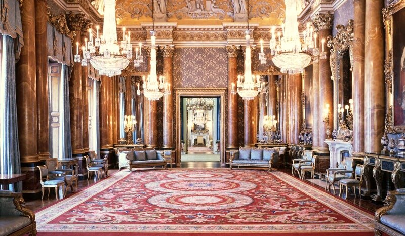 Внутренний зал с колоннами. Букингемский дворец. 