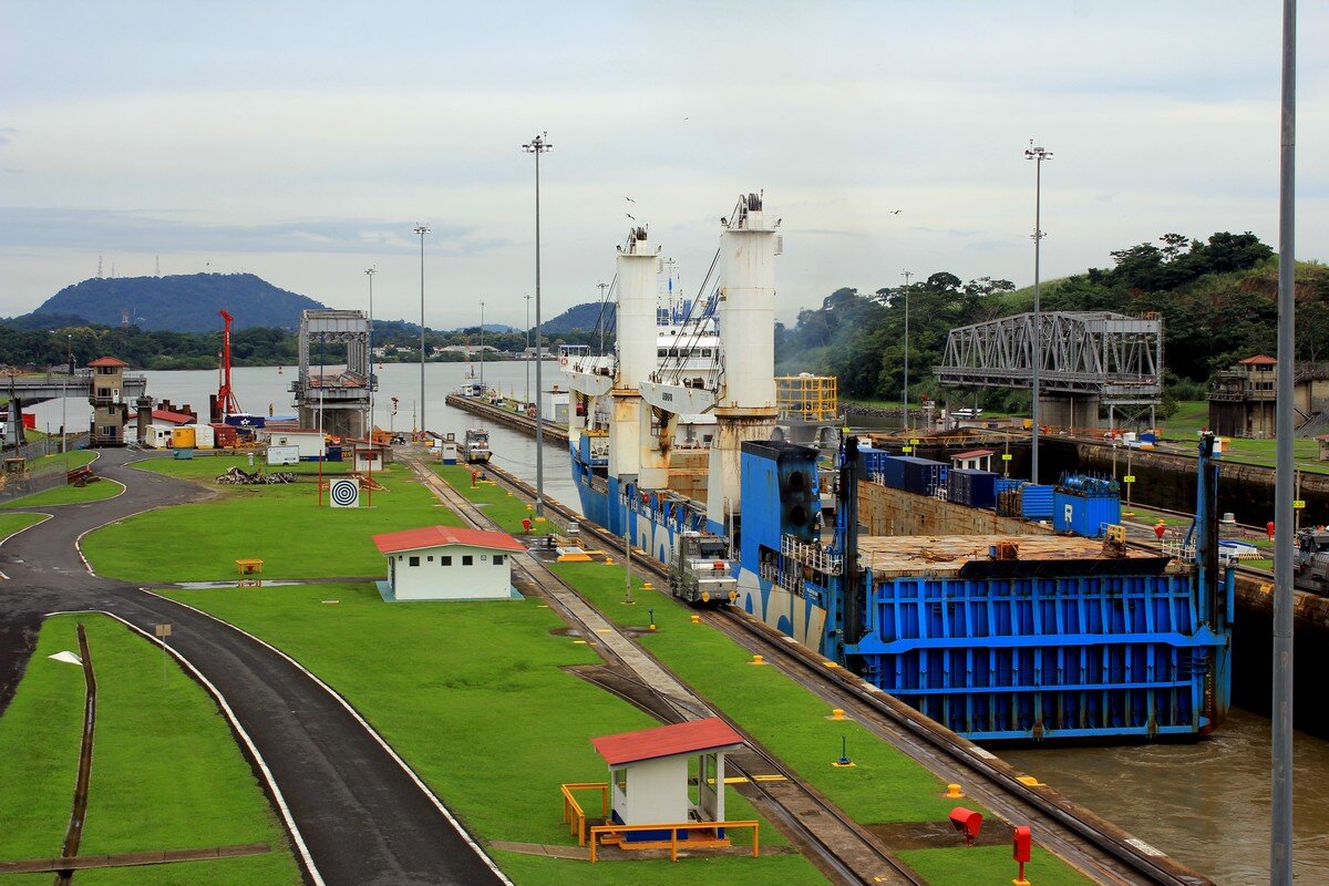 судно выходит в Тихий океан