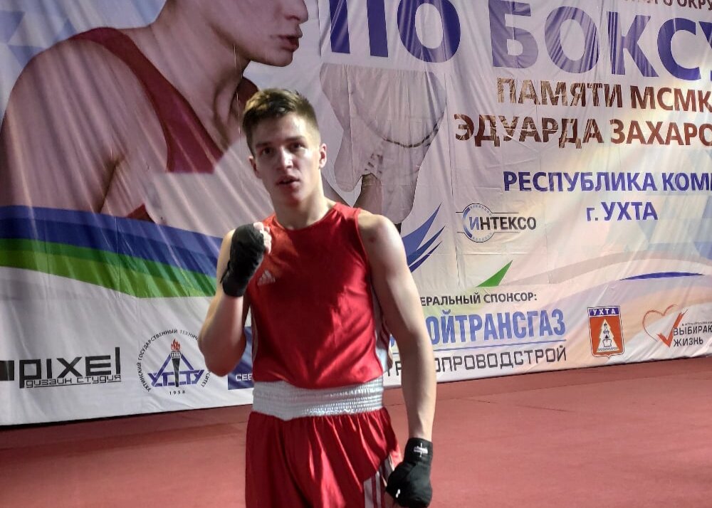 На фото Евгений Погосян после победного поединка 