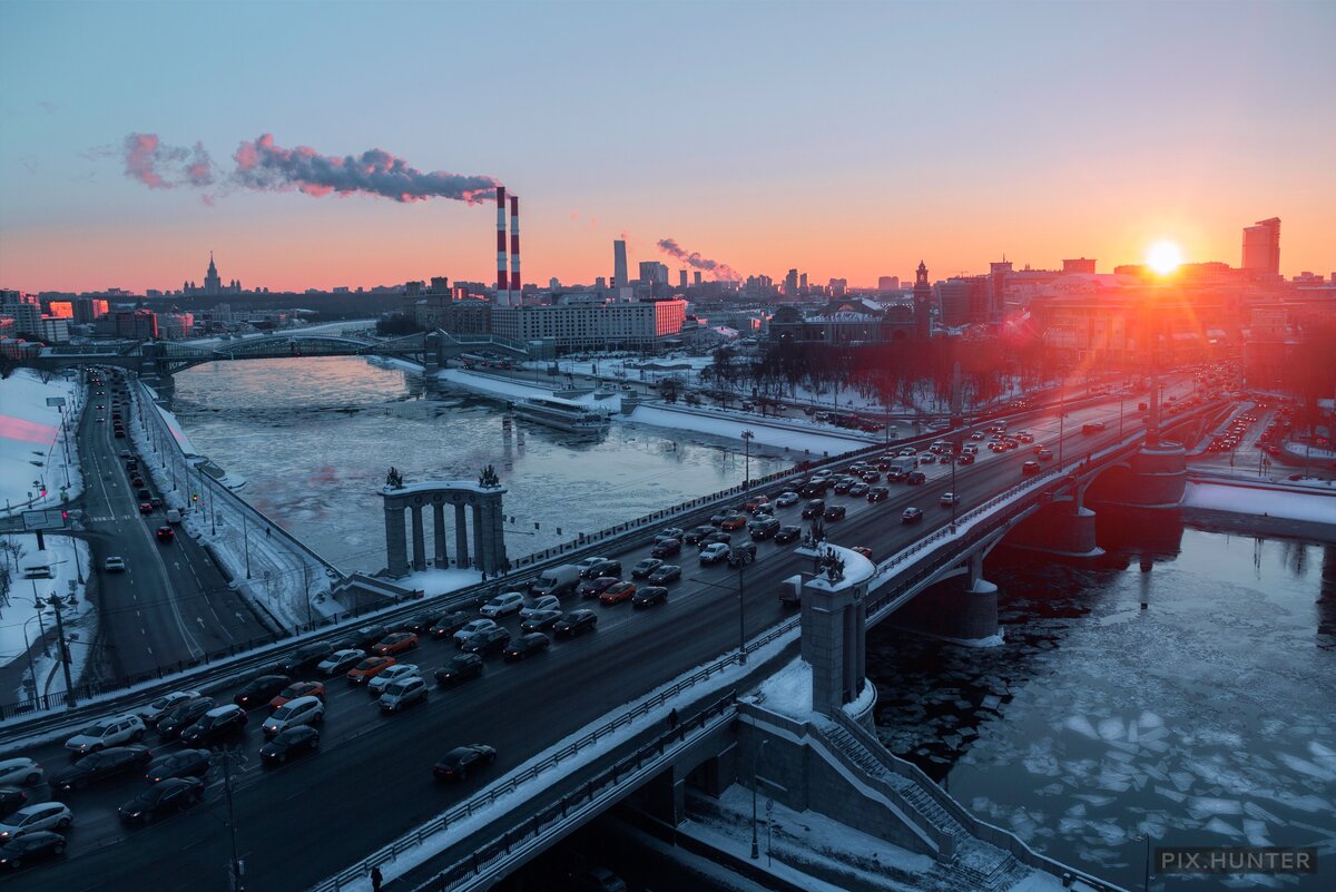 Вид на Бородинский мост, метро Киевская;