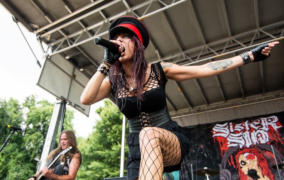 "Только сабля во степи казаку подруга-а-а-а..."