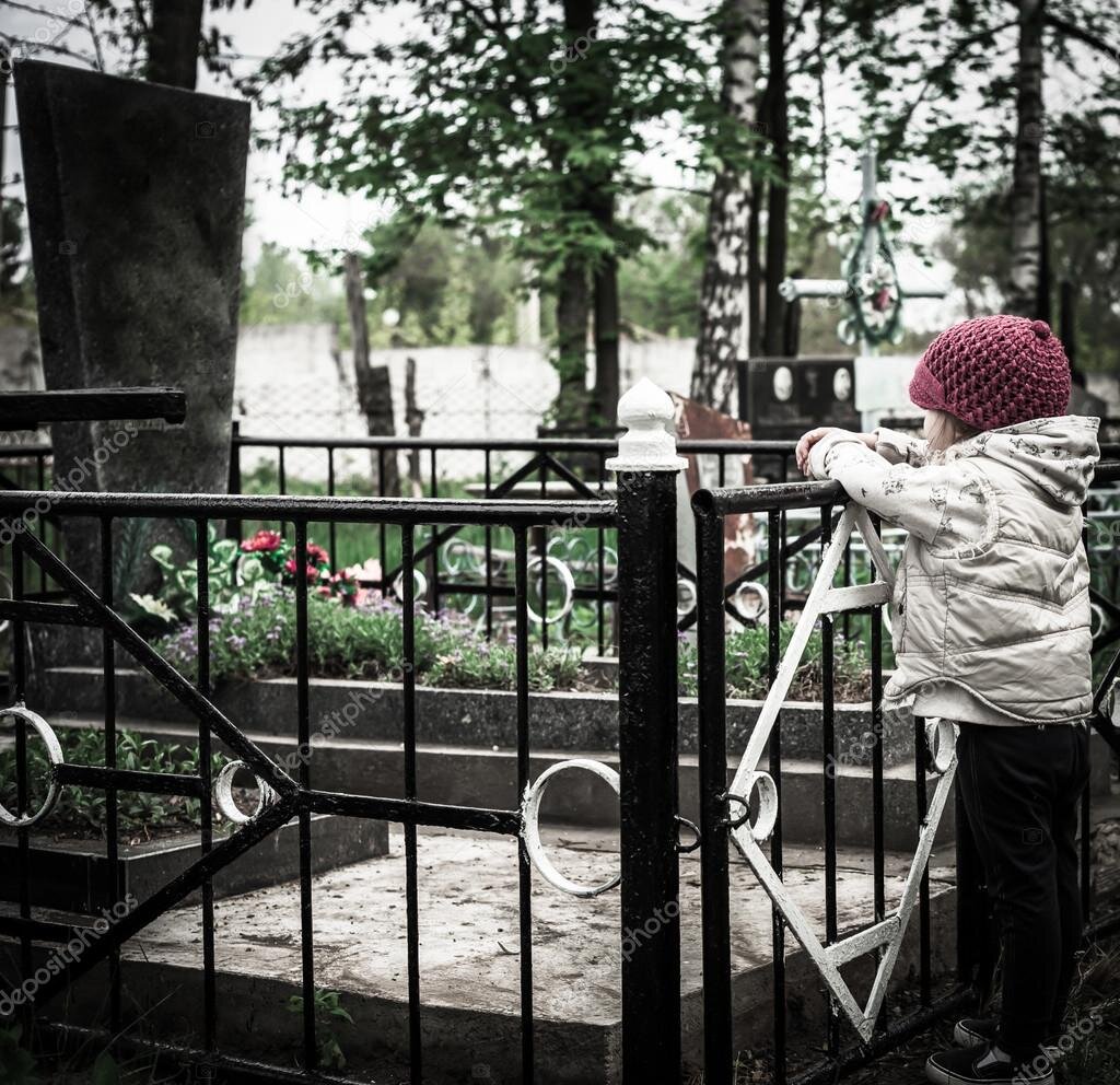 девочка на кладбище