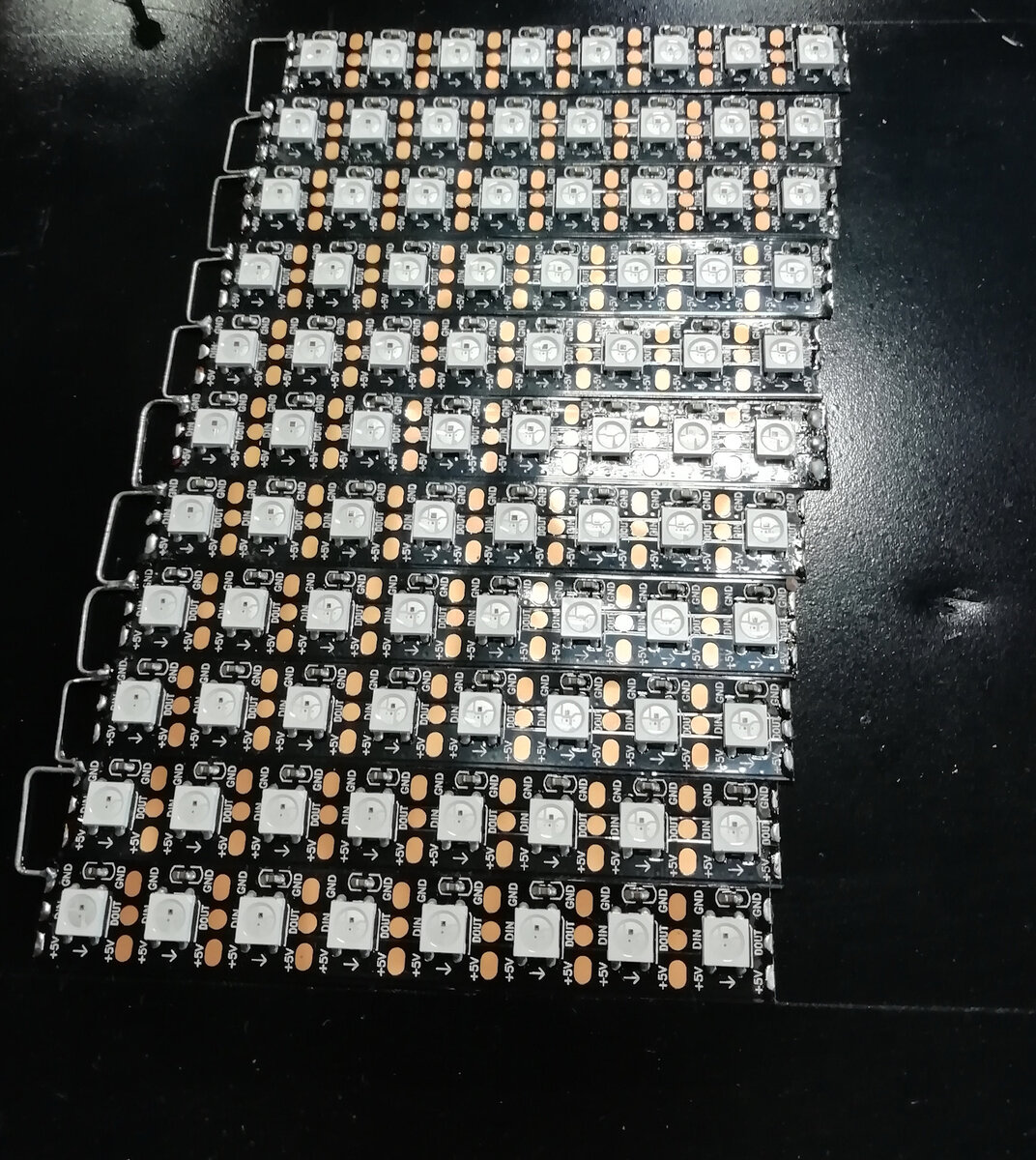 Начало монтажа ленты.