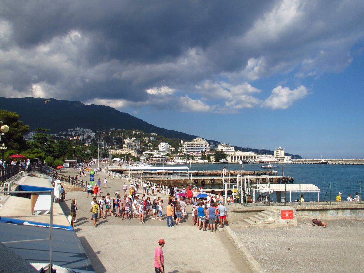 пляжи и набережная алупки