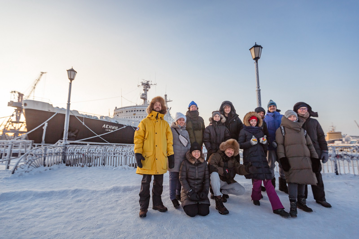 Наша группа и фотограф Антон за кадром