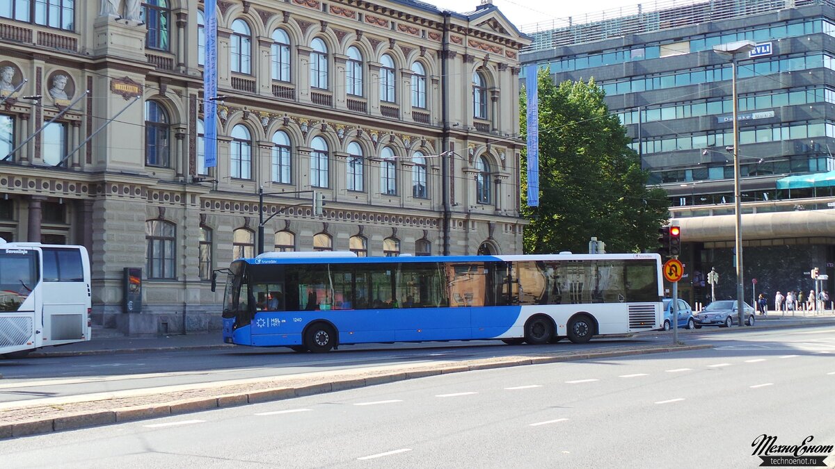 Автобус на улицах Хельсинки