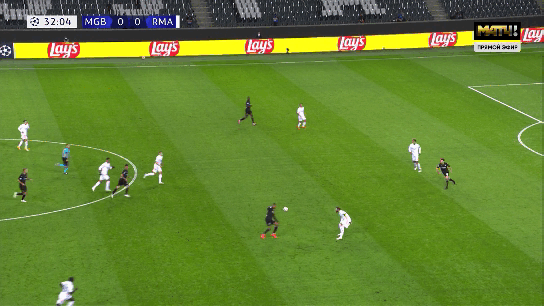 Череда ошибок игроков Реала, мяч приходит к Тюрами - чёткий удар левой прошивает Куртуа