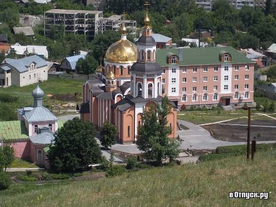 Как купить тур он-лайн дешевле
В 1848 году епископ Саратовский и Царицынский Афанасий (Дроздов) купил у Таманской участок земли для архиерейской дачи, в четырёх верстах от города с садом и рощей,...