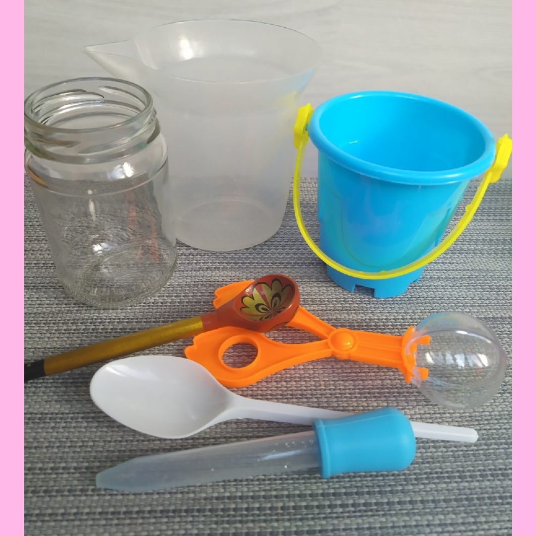 А вот и инструменты, которые я использую. Можно еще добавить какую-нибудь маленькую детскую леечку или молоточек. Дайте волю фантазии!