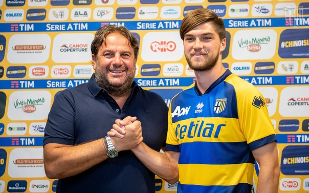 Франциско Сьерральта( Справа)  в Парме.