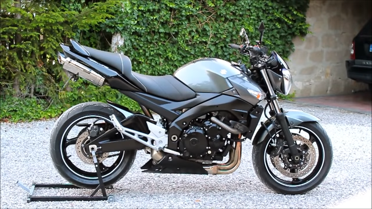 Suzuki GSR 600 спорт