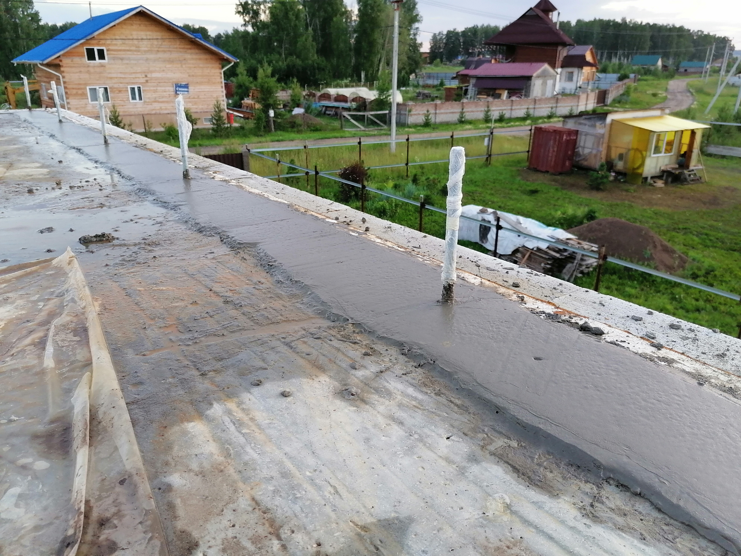 Строительство вальмовой крыши за 5 дней без использования лесов. Был удивлен скоростью и качеством работы строителей0
