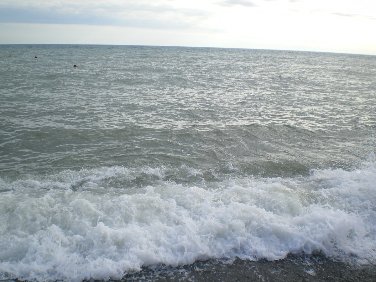         Волны на Черном море.