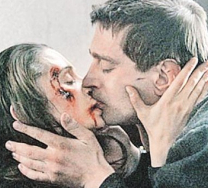 Поцелуй в голливудском припадке. Наш Костя и их Анджелина.