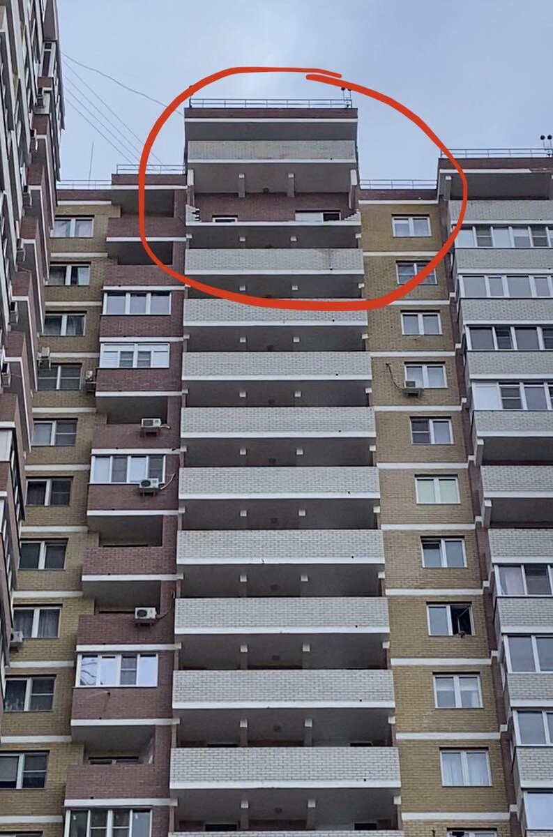 Обвалившийся балкон по адресу проспект Знаменского 20, Краснодар