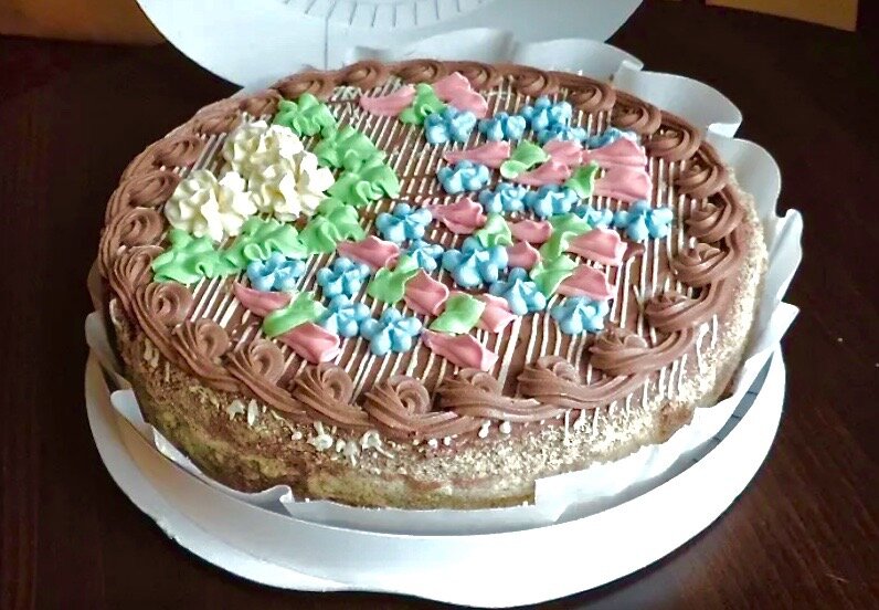 Современный торт "Киевский".