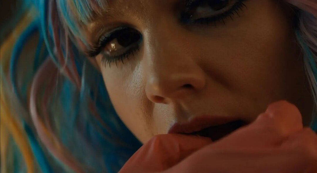 Кадр из фильма "Девушка, подающая надежды" 2020 