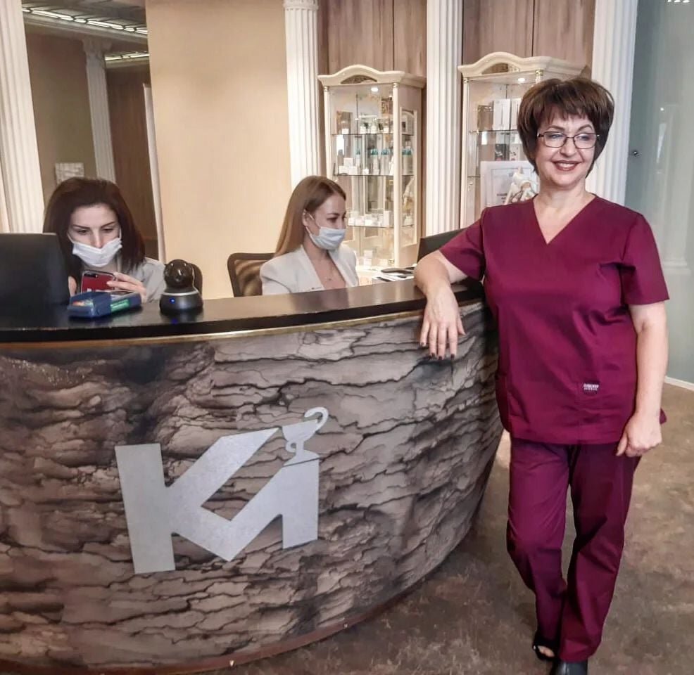 Меня зовут Петрова Наталья Дмитриевна, мне 56 лет, я врач-эндокринолог, и я получаю заместительную эстроген-гестагенную терапию. Я помогла себе, смогу помочь и вам. Я знаю, как вернуть вам вашу привычную жизнь.